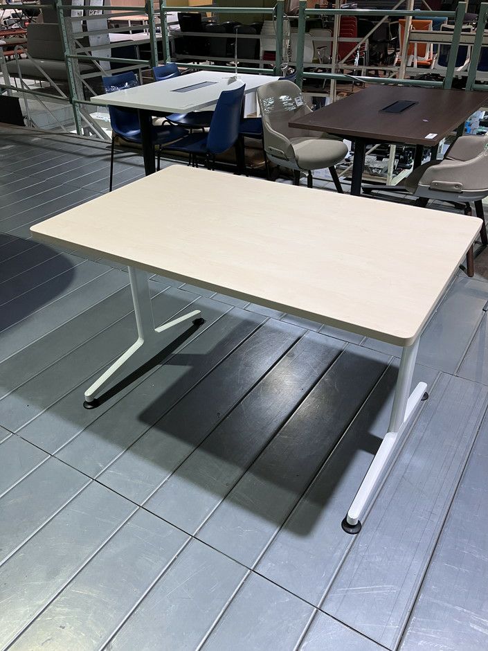 コクヨJUTO（ジュート）シリーズ 1200ミーティングテーブル 商品画像1
