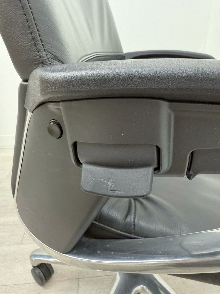 コクヨマネージメントチェア フィロソフィーシリーズ 固定肘付フィロソフィーチェア 商品画像17