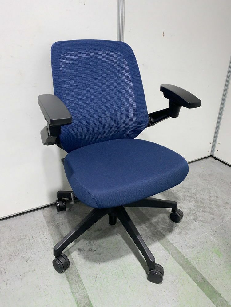 イトーキノート(nort)チェア 可動肘付ノートチェア 商品画像1