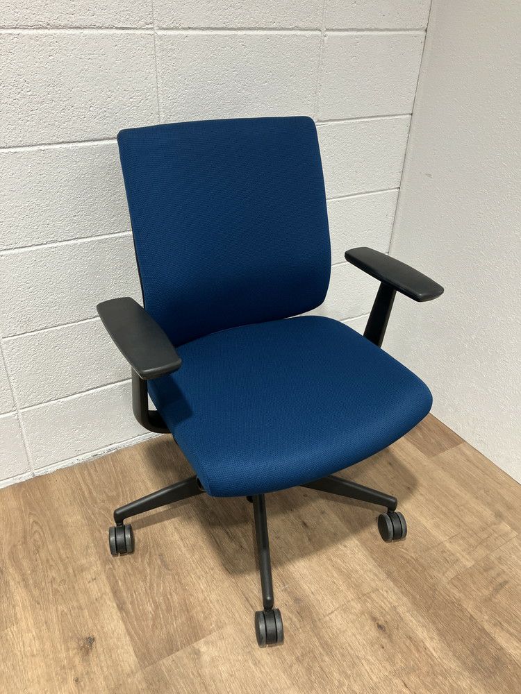 コクヨウィザード2（Wizard2）チェア 固定肘付ウィザード2チェア 商品画像1