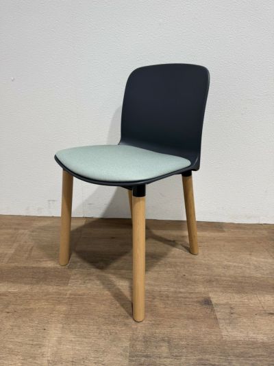ウチダ（内田洋行）ミーティングチェア 商品画像1