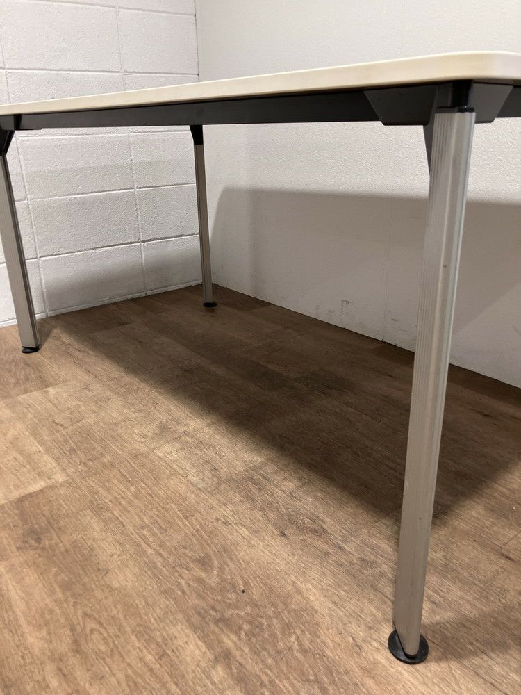 イトーキDEシリーズ ミーティングテーブル 商品画像4