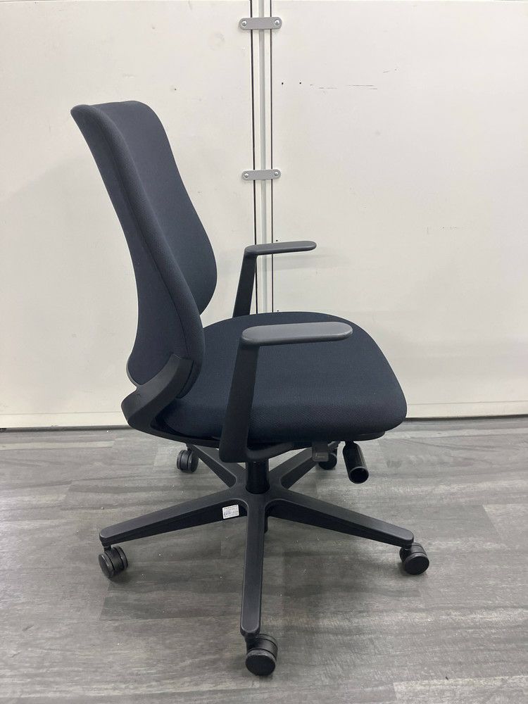 コクヨMitra2（ミトラ2）チェア 固定肘付ミトラ2チェア 商品画像5