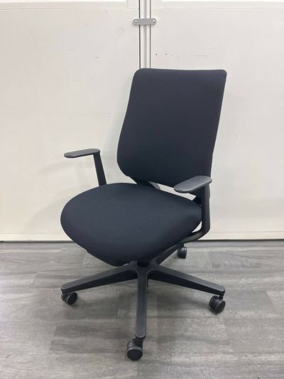 コクヨMitra2（ミトラ2）チェア 固定肘付ミトラ2チェア 商品画像1