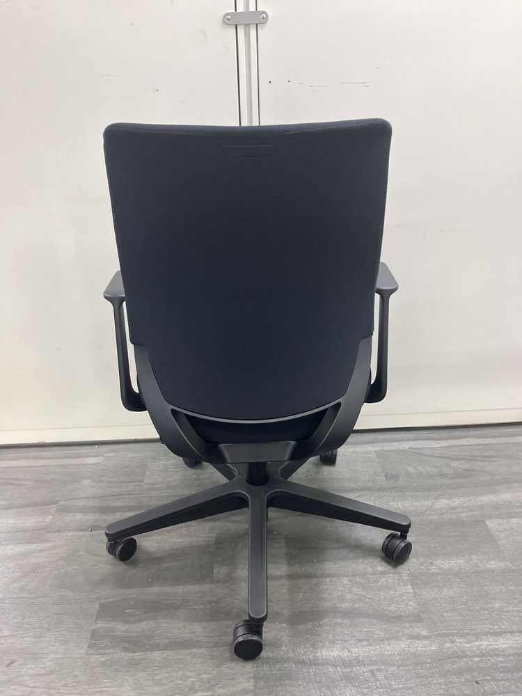 コクヨMitra2（ミトラ2）チェア 固定肘付ミトラ2チェア 商品画像4