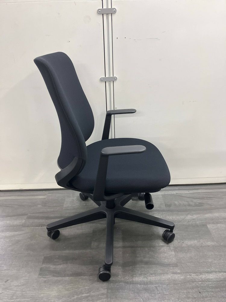 コクヨMitra2（ミトラ2）チェア 固定肘付ミトラ2チェア 商品画像5