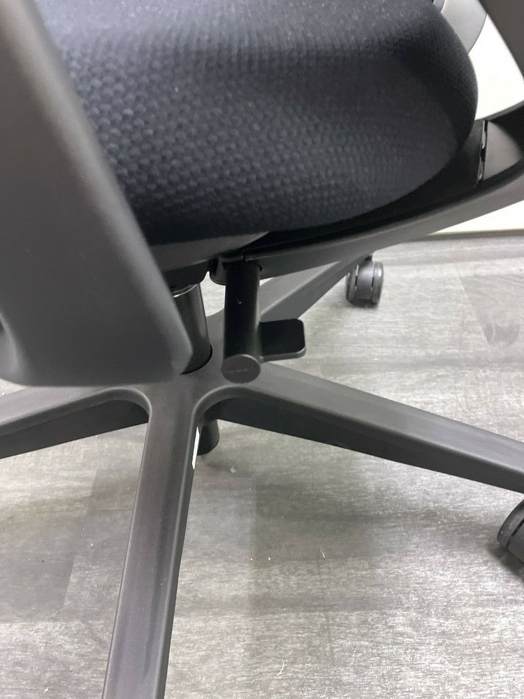 コクヨMitra2（ミトラ2）チェア 固定肘付ミトラ2チェア 商品画像7