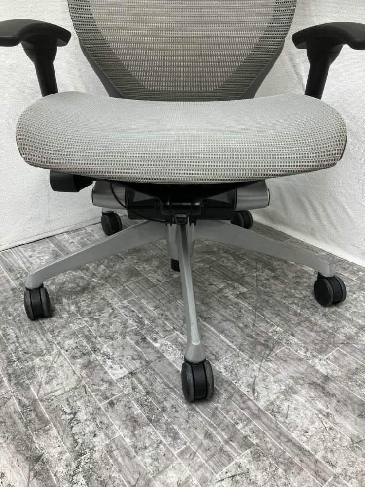 オカムラ可動肘付バロンチェア 商品画像6