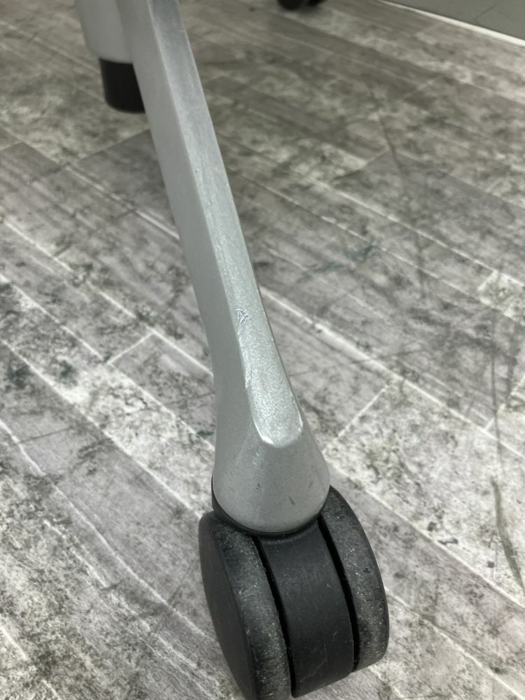 オカムラ可動肘付バロンチェア 商品画像9