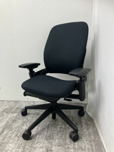 スチールケースリープ（Leap）シリーズ 可動肘付リーブV2チェア 商品画像1