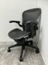 HermanMiller（ハーマンミラー）アーロンチェア 固定肘付アーロンチェア 商品画像1