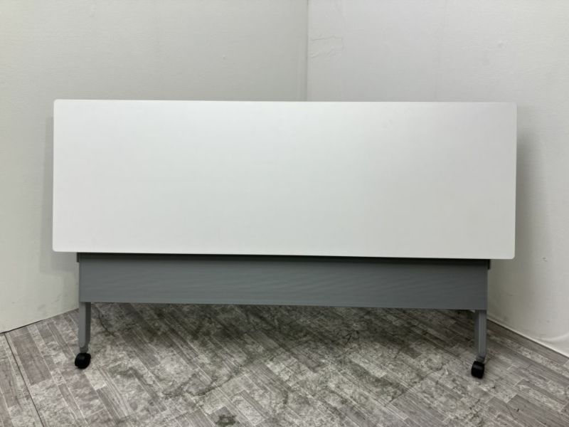 オカムラFLAPTOR(フラプター)シリーズ 1800サイドスタックテーブル 商品画像1