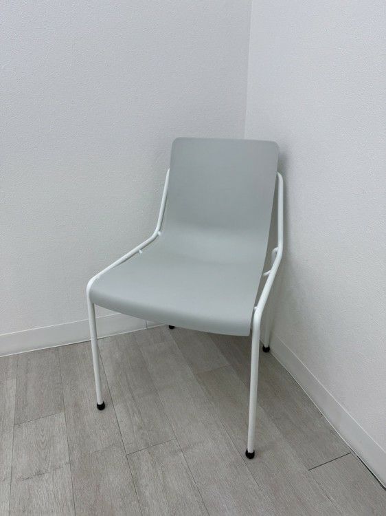 コクヨデイズオフィス オフセットフレームシリーズ ミーティングチェア 商品画像1