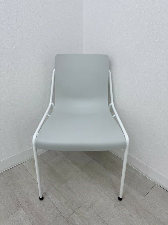 コクヨデイズオフィス オフセットフレームシリーズ ミーティングチェア 商品画像2