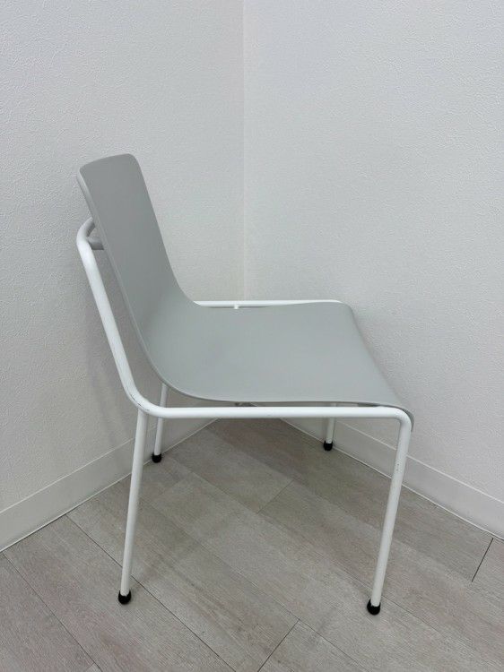 コクヨデイズオフィス オフセットフレームシリーズ ミーティングチェア 商品画像3