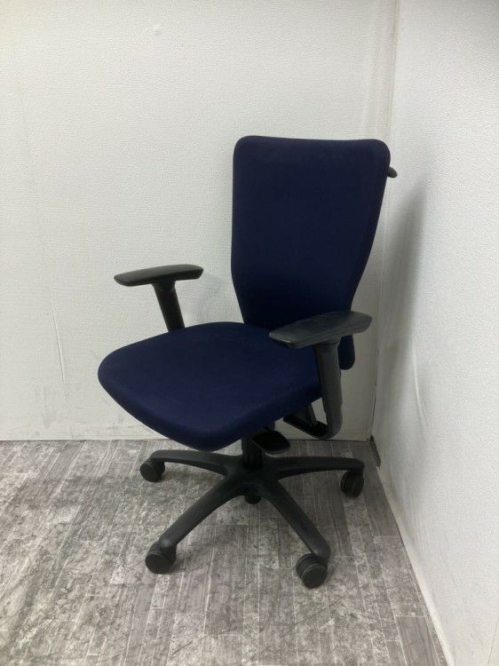 オカムラCarrozza(カロッツァ)チェア 可動肘付カロッツァチェア 商品画像1