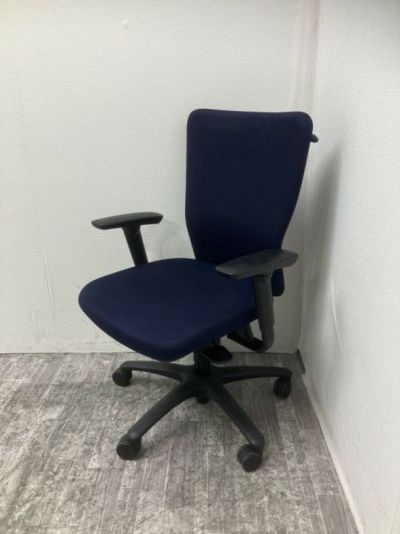 オカムラCarrozza(カロッツァ)チェア 可動肘付カロッツァチェア 商品画像1