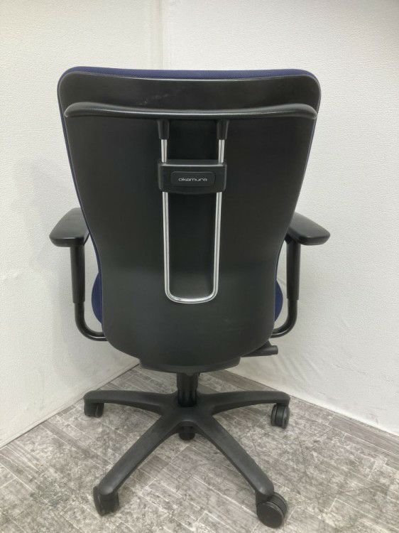 オカムラCarrozza(カロッツァ)チェア 可動肘付カロッツァチェア 商品画像8