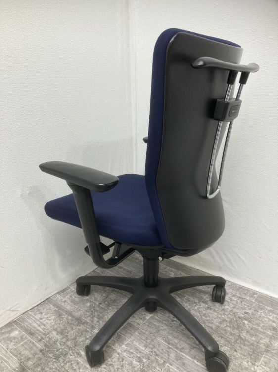 オカムラCarrozza(カロッツァ)チェア 可動肘付カロッツァチェア 商品画像10