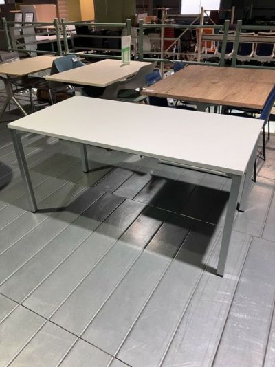 コクヨJUTO（ジュート）シリーズ 1500ミーティングテーブル 商品画像1