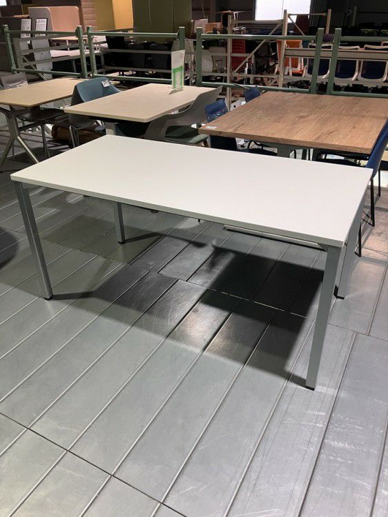 コクヨJUTO（ジュート）シリーズ 1500ミーティングテーブル 商品画像1