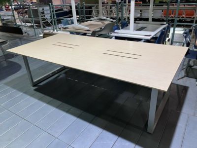 イトーキ インフューズシリーズ 2400ミーティングテーブル