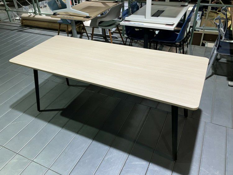 ウチダ（内田洋行）レムナ（LEMNA）シリーズ 1800ミーティングテーブル 商品画像1