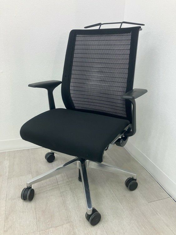 スチールケースシンク（Think）チェア 固定肘付シンクチェア 商品画像1