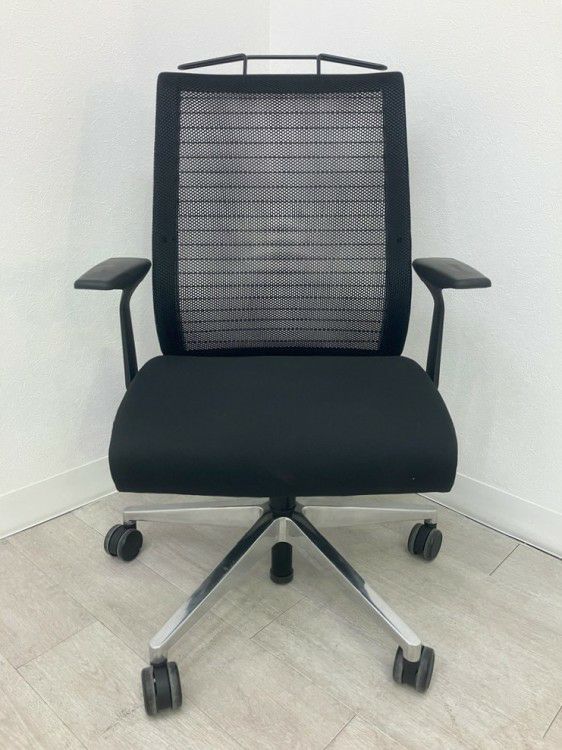 スチールケースシンク（Think）チェア 固定肘付シンクチェア 商品画像2