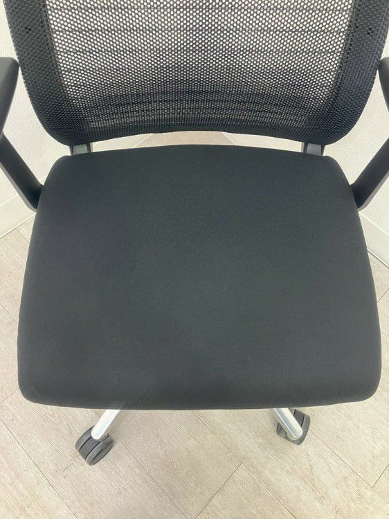 スチールケースシンク（Think）チェア 固定肘付シンクチェア 商品画像8