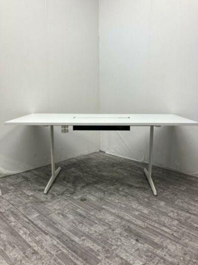 オカムラブレスタシリーズ 1750ミーティングテーブル 商品画像1