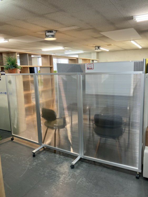 3連折畳パーテーション 商品画像1