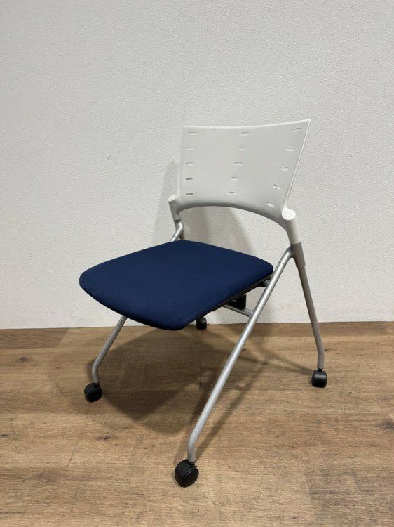 イトーキマノス(MANOSS)シリーズ ネスティングチェア 商品画像1