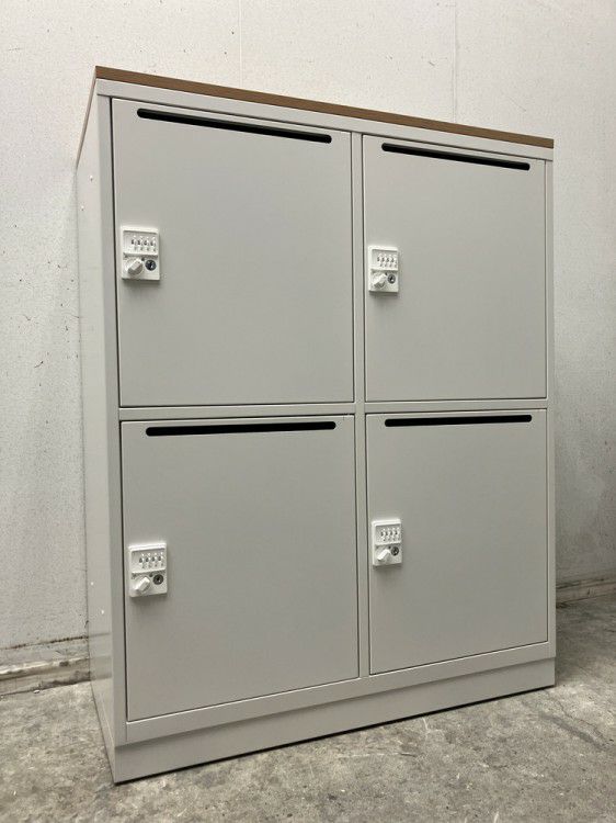 井上金庫4人用パーソナルロッカー 商品画像1