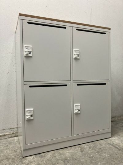 井上金庫4人用パーソナルロッカー 商品画像1