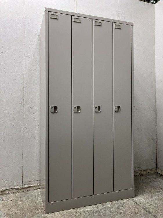 イトーキL型ロッカーシリーズ 4人用ロッカー 商品画像1