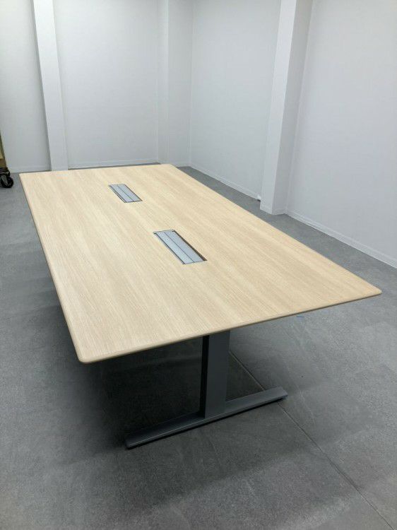 オカムラSwift(スイフト)シリーズ 電動昇降式2400ミーティングテーブル 商品画像2