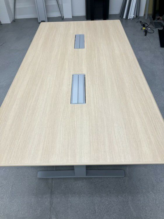 オカムラSwift(スイフト)シリーズ 電動昇降式2400ミーティングテーブル 商品画像3