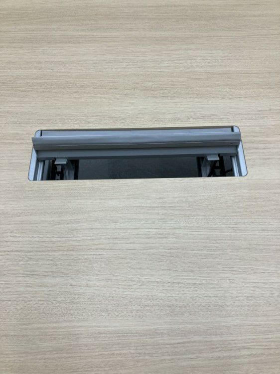 オカムラSwift(スイフト)シリーズ 電動昇降式2400ミーティングテーブル 商品画像5