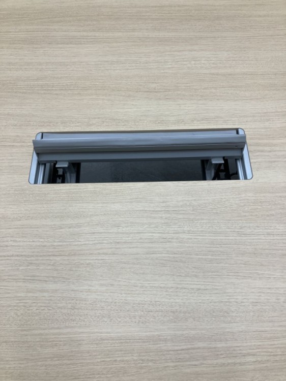 オカムラSwift(スイフト)シリーズ 電動昇降式2400ミーティングテーブル 商品画像5