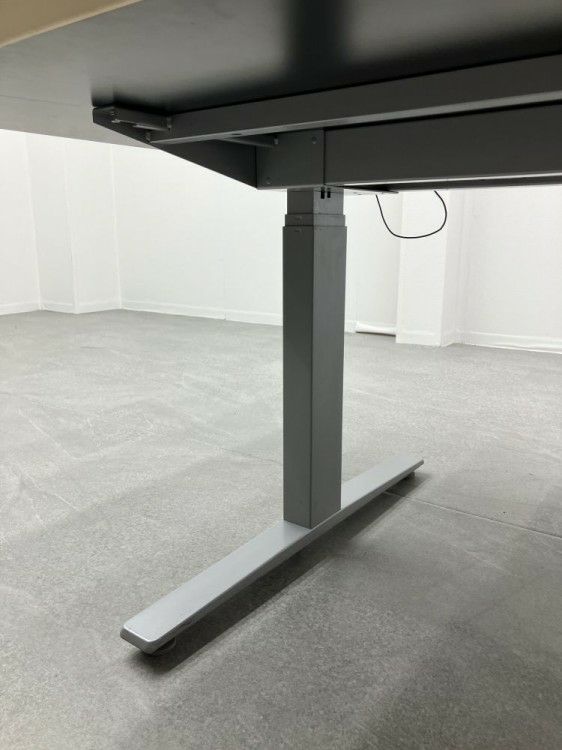 オカムラSwift(スイフト)シリーズ 電動昇降式2400ミーティングテーブル 商品画像7