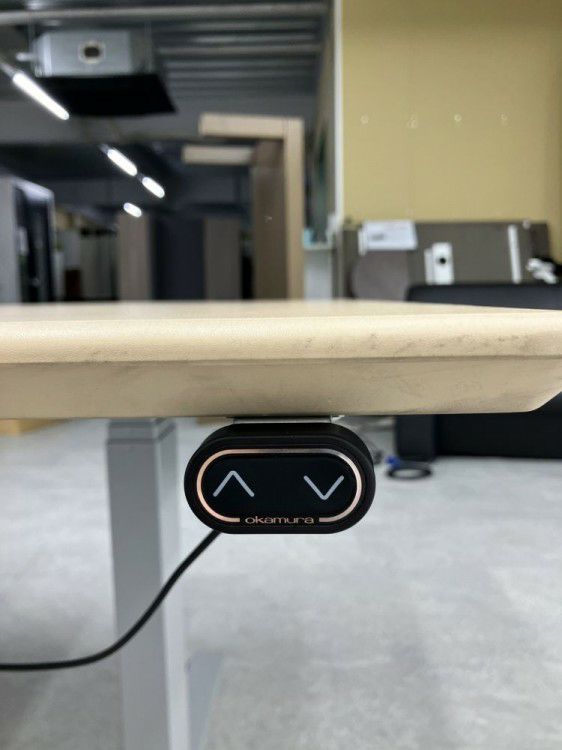 オカムラSwift(スイフト)シリーズ 電動昇降式2400ミーティングテーブル 商品画像8