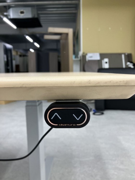 オカムラSwift(スイフト)シリーズ 電動昇降式2400ミーティングテーブル 商品画像8