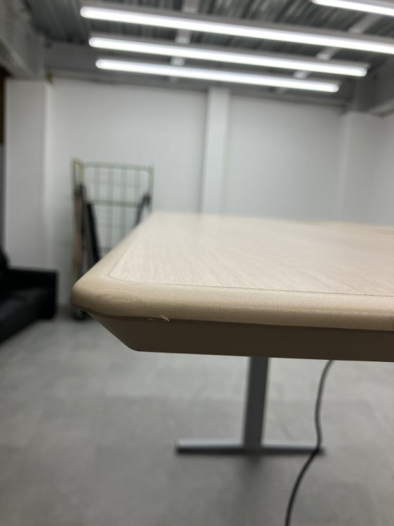 オカムラSwift(スイフト)シリーズ 電動昇降式2400ミーティングテーブル 商品画像10
