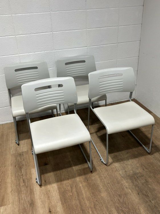 スタッキングチェア4脚セット 商品画像1
