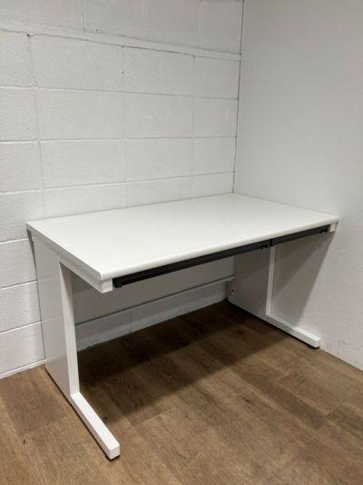 コクヨピクサ2シリーズ 1200平デスク 商品画像1