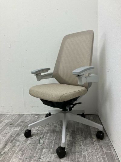 イトーキ 可動肘付ノートチェア