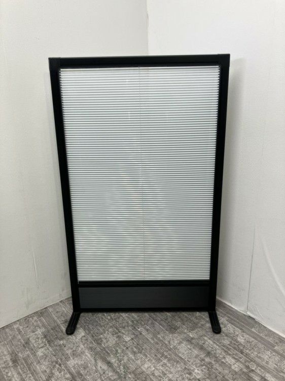 ブラインド内臓型自立パーティション 商品画像1