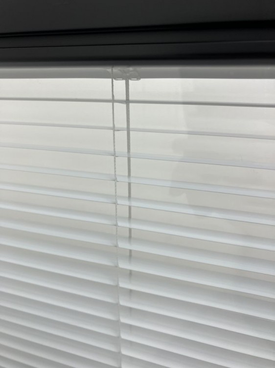 ブラインド内臓型自立パーティション 商品画像10