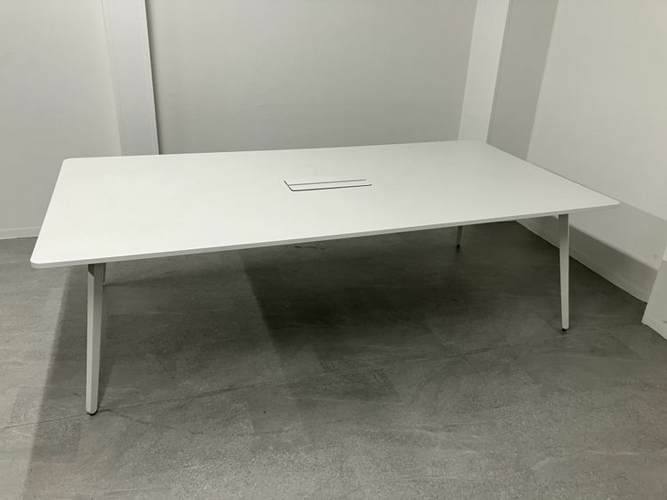 ウチダ（内田洋行）レムナ（LEMNA）シリーズ 2400ミーティングテーブル 商品画像1